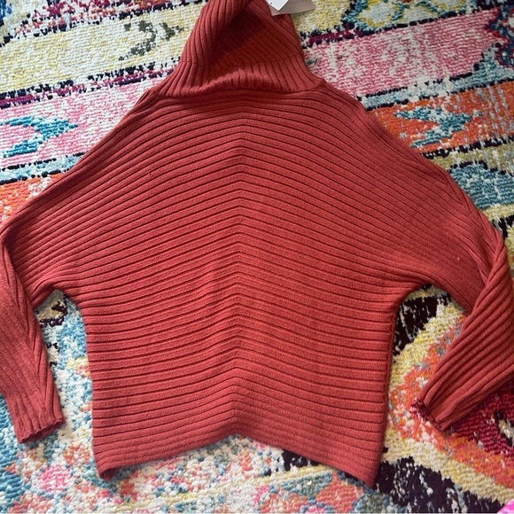 Philosophy Women's Turtle Neck Sweater Rust Red Geometric Size M NWT - Picture 2 of 8